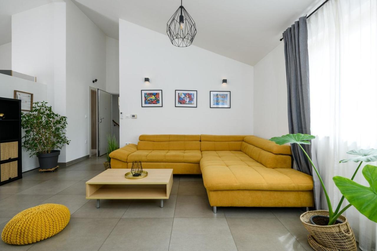 Villa Lounge House Dolce